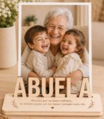 Marco de madera personalizado con foto y nombre - Imagen 3