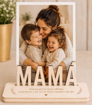 Marco de madera personalizado con foto y nombre - Imagen 2