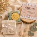 Medalla personalizada para ramo de novia - Imagen 4