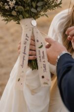 Lazo para ramo de novia bordado a mano - Imagen 2