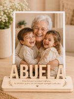Marco de madera personalizado con foto y nombre - Imagen 2