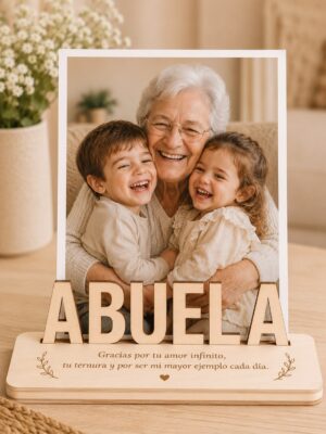 Marco de madera personalizado con foto y nombre - Imagen 2