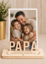 Marco de madera personalizado con foto y nombre - Imagen 4