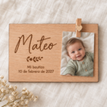Imán de madera de bautizo con pinza de corazón