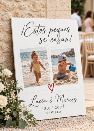 Lienzo Estos peques se casan con dos fotografías de infancia, nombres y fecha.