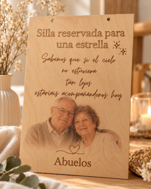Tabla Silla Reservada con fotografía de dos personas, título Abuelos y texto de homenaje.