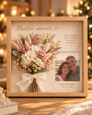 Cuadro floral personalizado con foto y flores preservadas en ambiente navideño